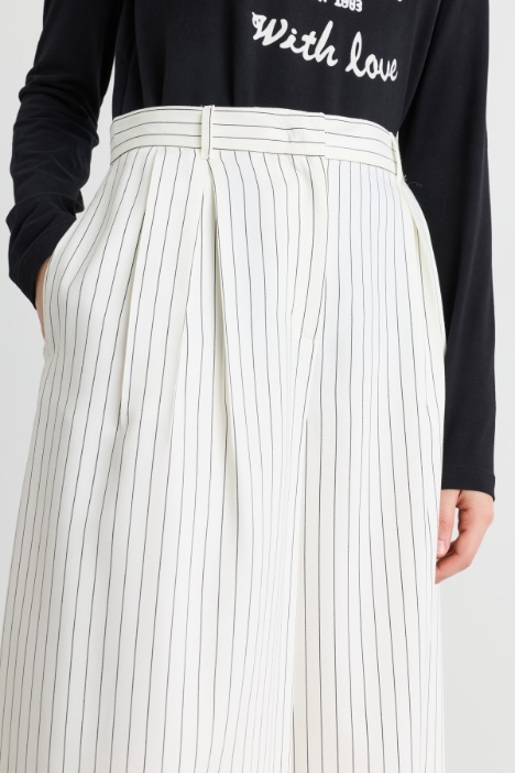 Pantalone ampio in twill fluido