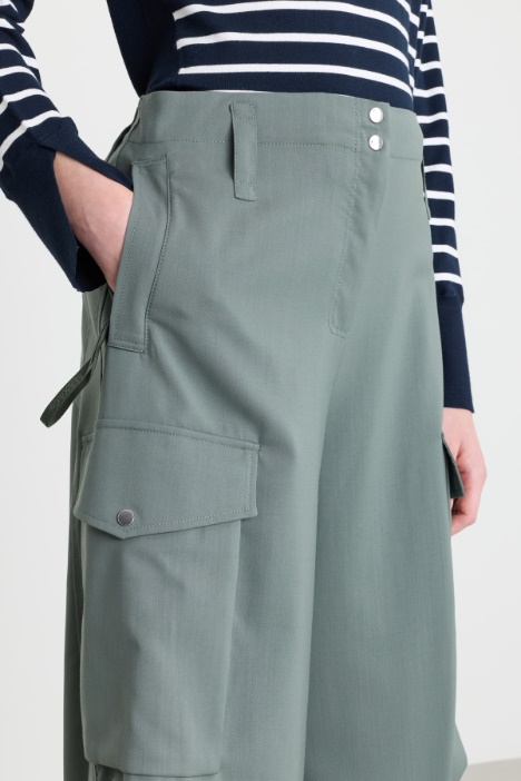 Pantalone cargo con zip sul fondo