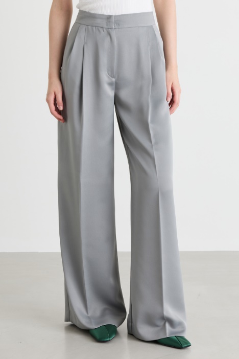 Pantalone fluido e ampio