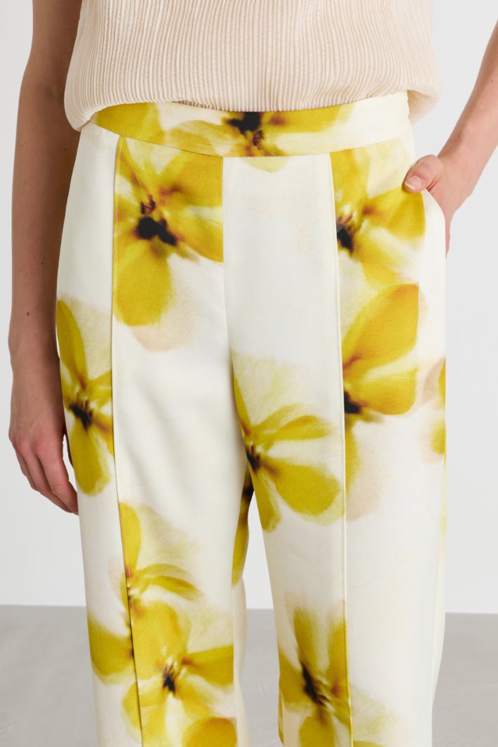 Printed satin trousers with front slits - WHITE YELLOW - Intrend - 3