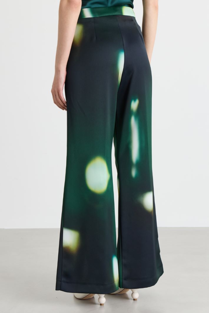 Printed satin trousers with front slits - GREEN - Intrend - 4