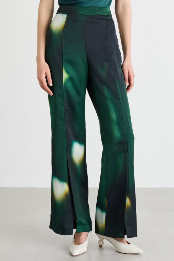 Printed satin trousers with front slits - GREEN - Intrend - 2