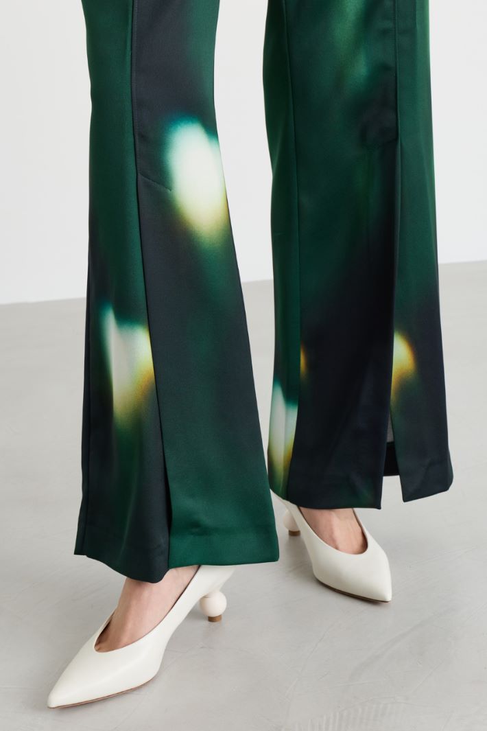 Printed satin trousers with front slits - GREEN - Intrend - 3