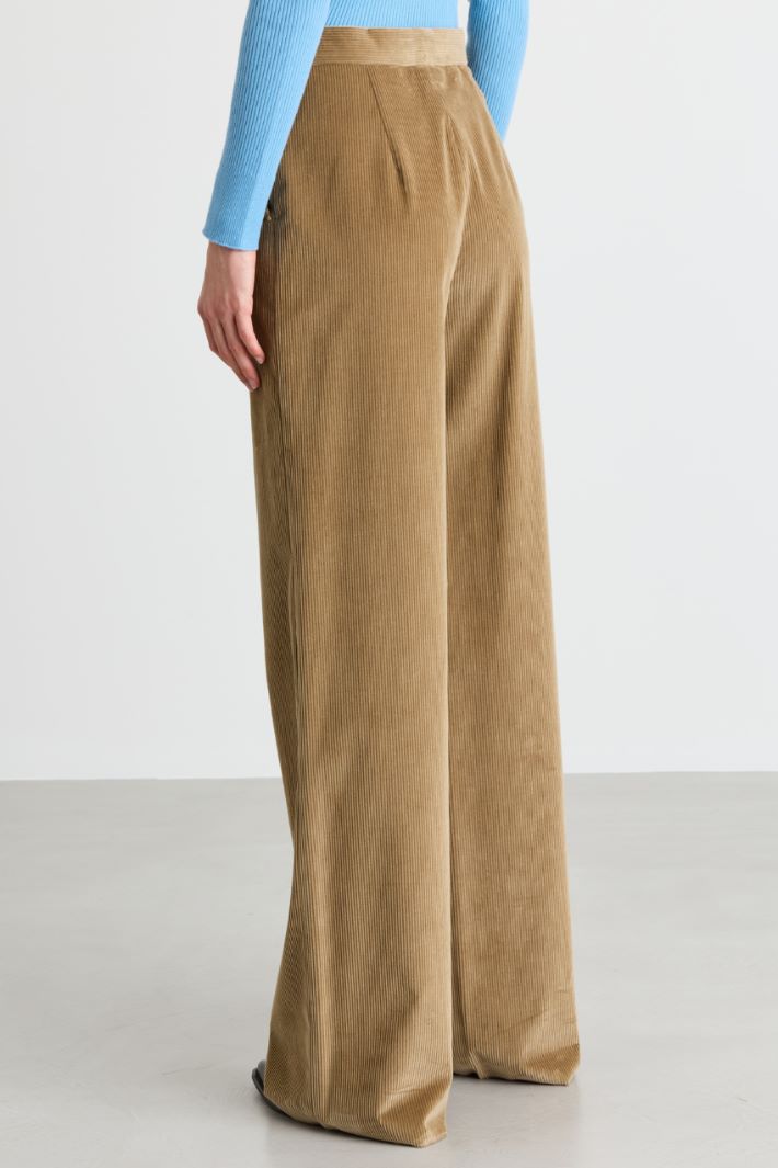 Wide-leg velvet trousers - CAMEL - Intrend - 4
