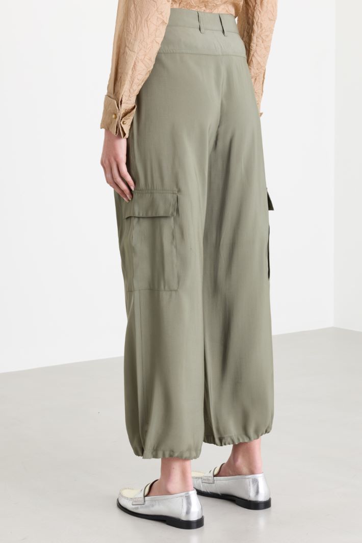 Pantalone cargo in tela fluida - VERDE - Intrend - 4