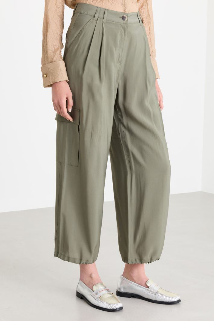 Pantalone cargo in tela fluida - VERDE - Intrend - 2