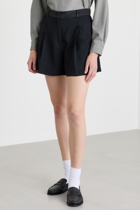Shorts fluidi in viscosa crepe