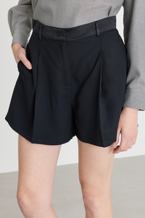 Shorts fluidi in viscosa crepe