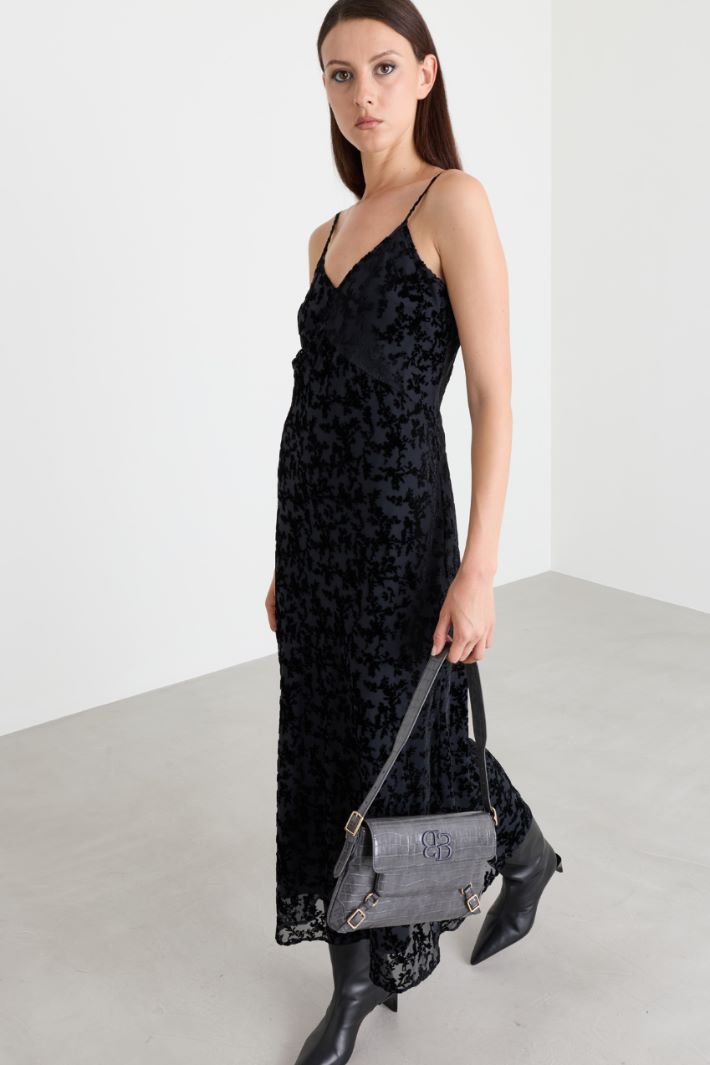 Burnout velvet maxi dress - BLACK - Intrend - 2