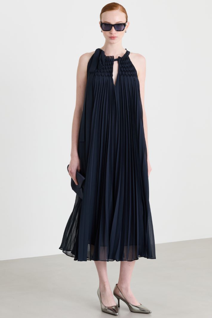 Plissé georgette midi dress - BLUE - Intrend