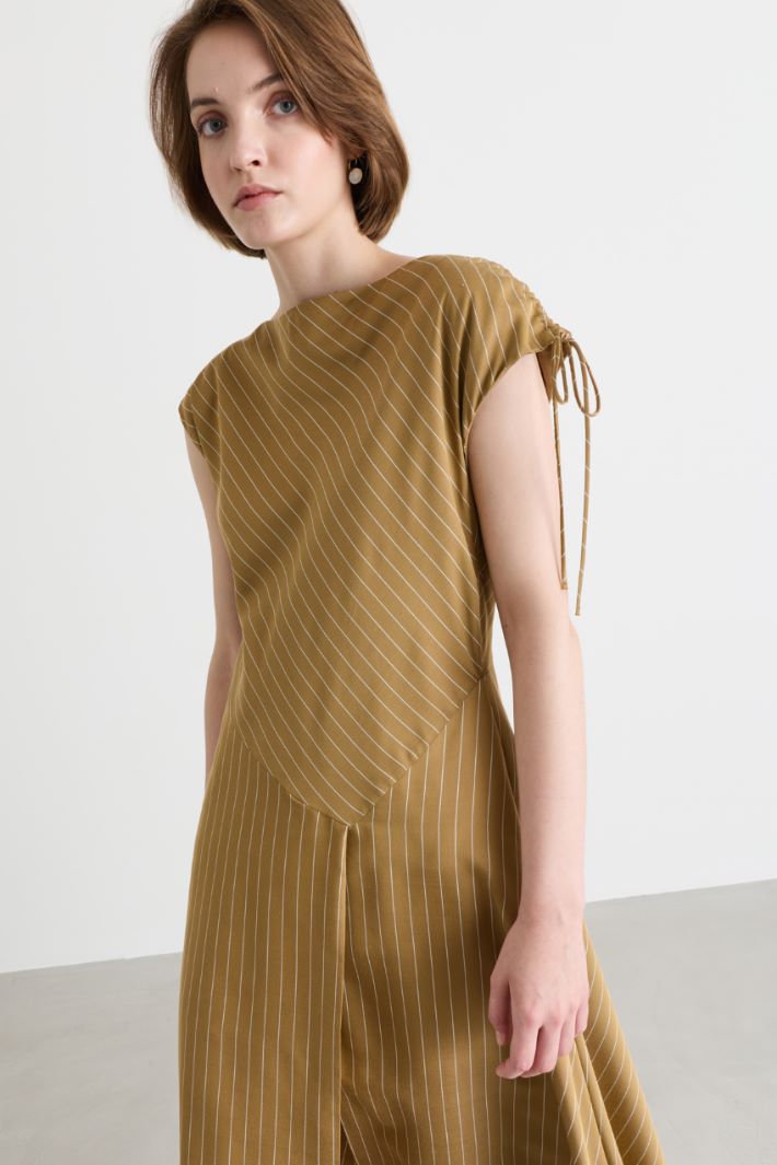 Fluid twill pinstripe dress - CAMEL - Intrend - 3