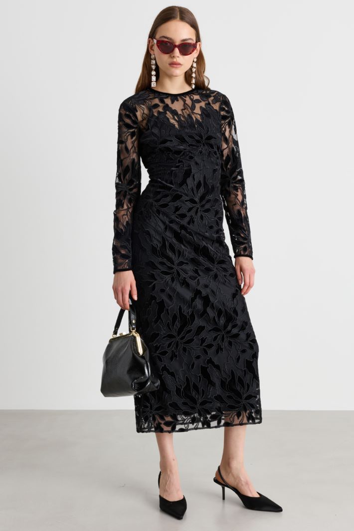 Fitted embroidered tulle dress - BLACK - Intrend