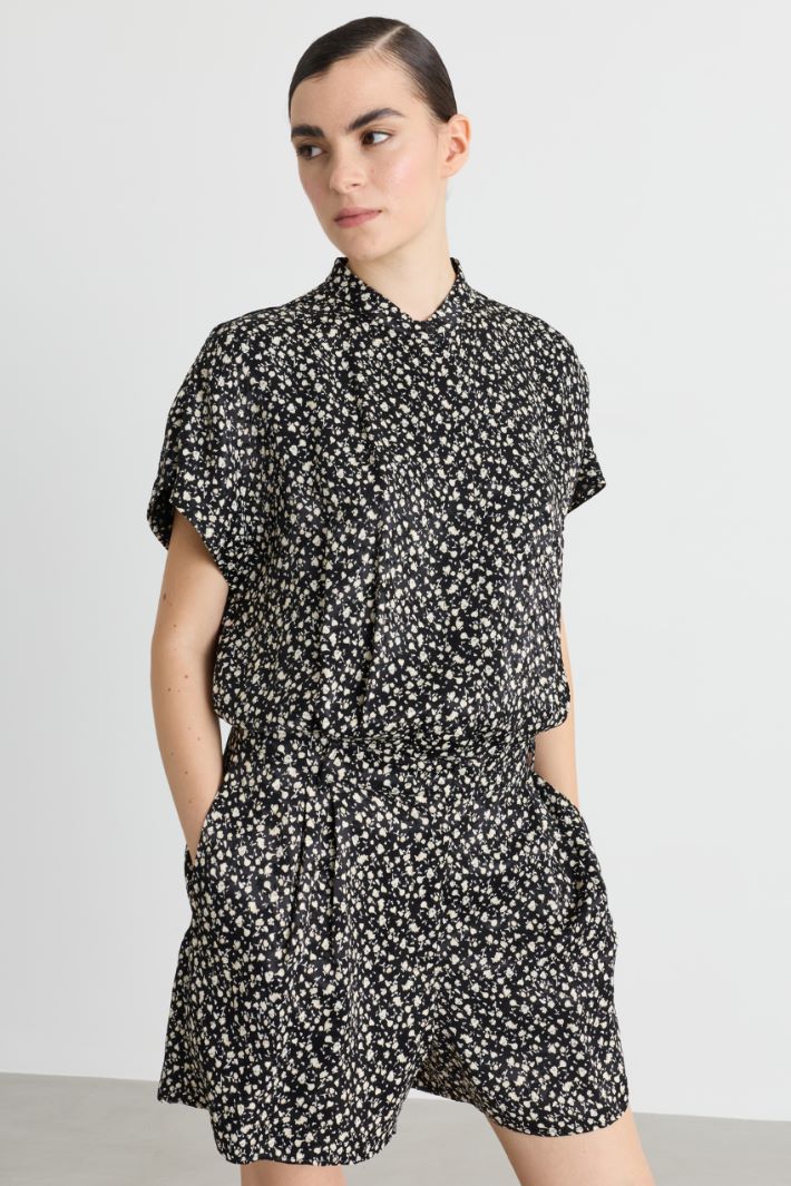 Ditsy Print Playsuit - BLACK - Intrend - 2