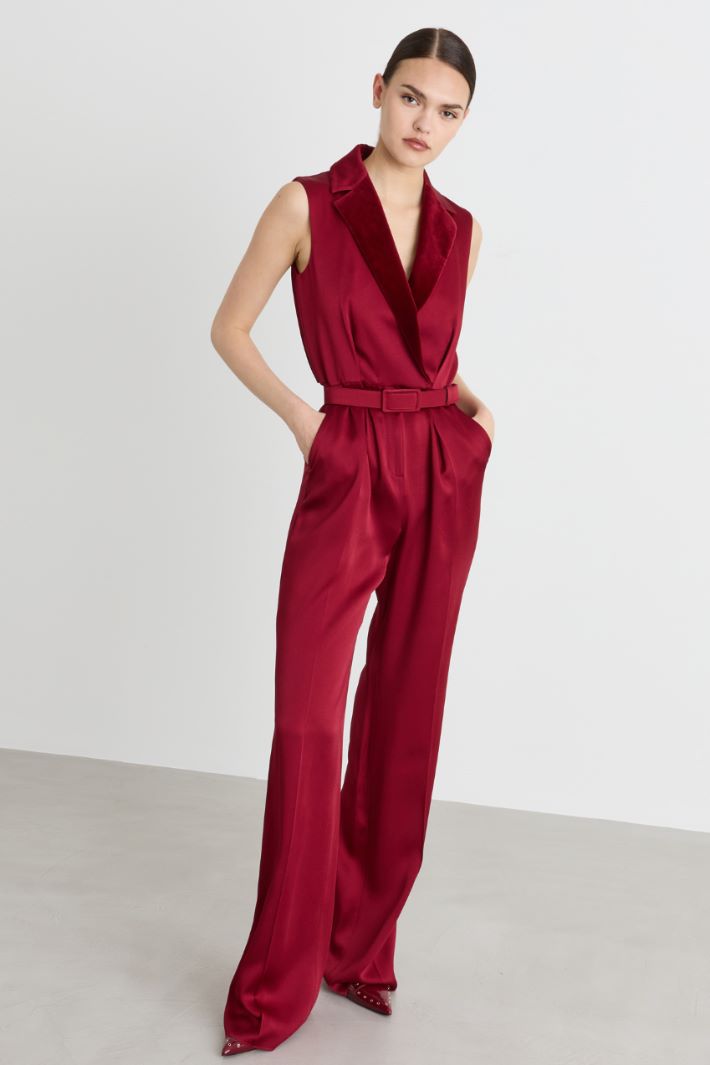 Satin jumpsuit with velvet lapels - RED - Intrend - 2