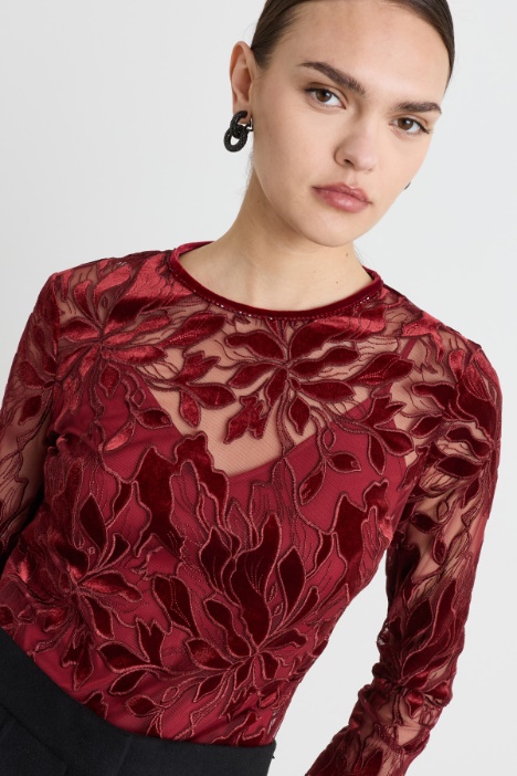 Blusa in tulle con ricami
