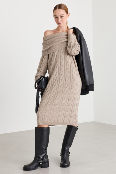 Off-the-shoulder cable-knit dress - Intrend
