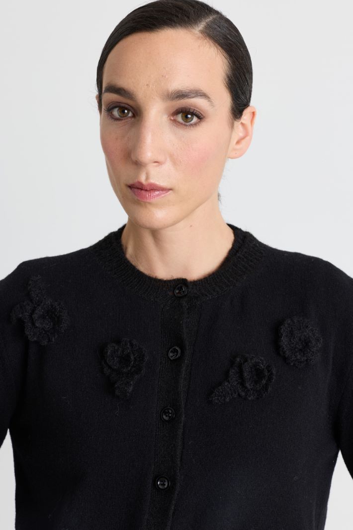 Floral Appliqué Cardigan - BLACK - Intrend - 3