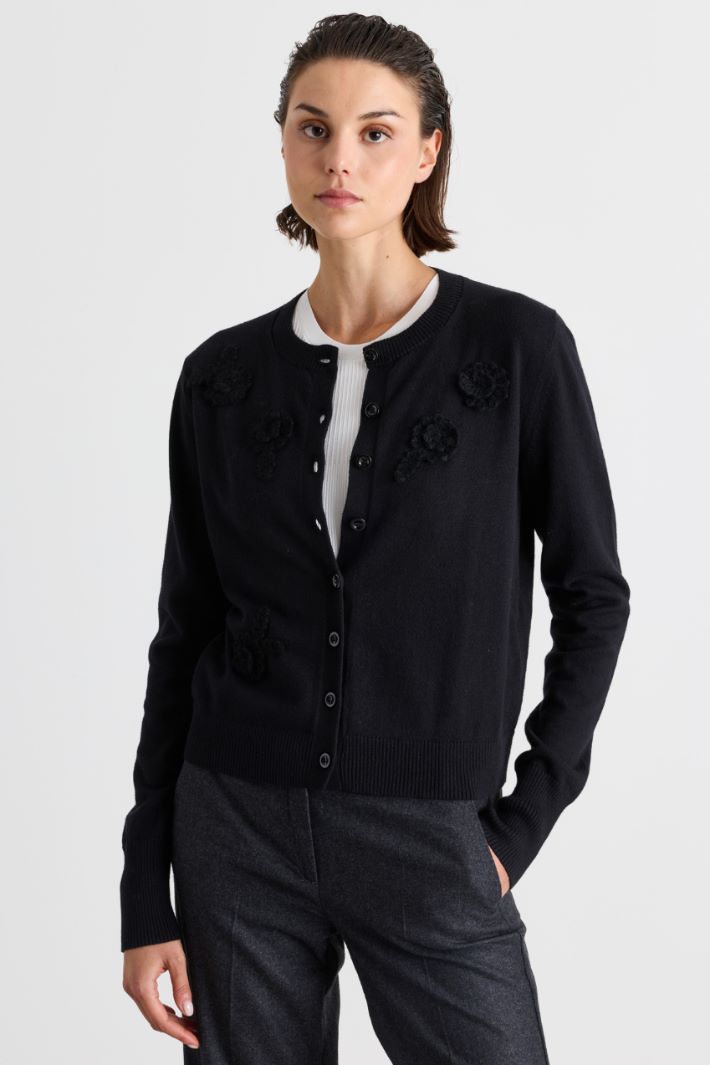 Floral Appliqué Cardigan - BLACK - Intrend - 2