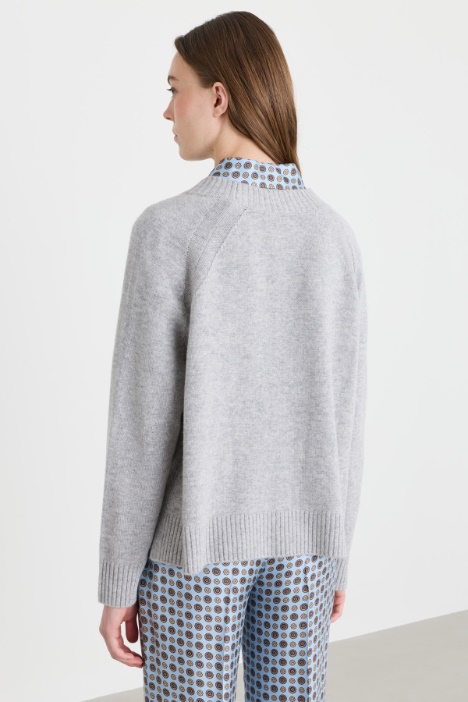 Cardigan a V in lana e cashmere
