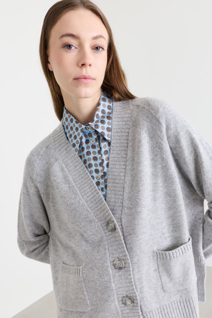Cardigan aus Wolle und Kaschmir mit V-Ausschnitt - GRAU - Intrend - 3