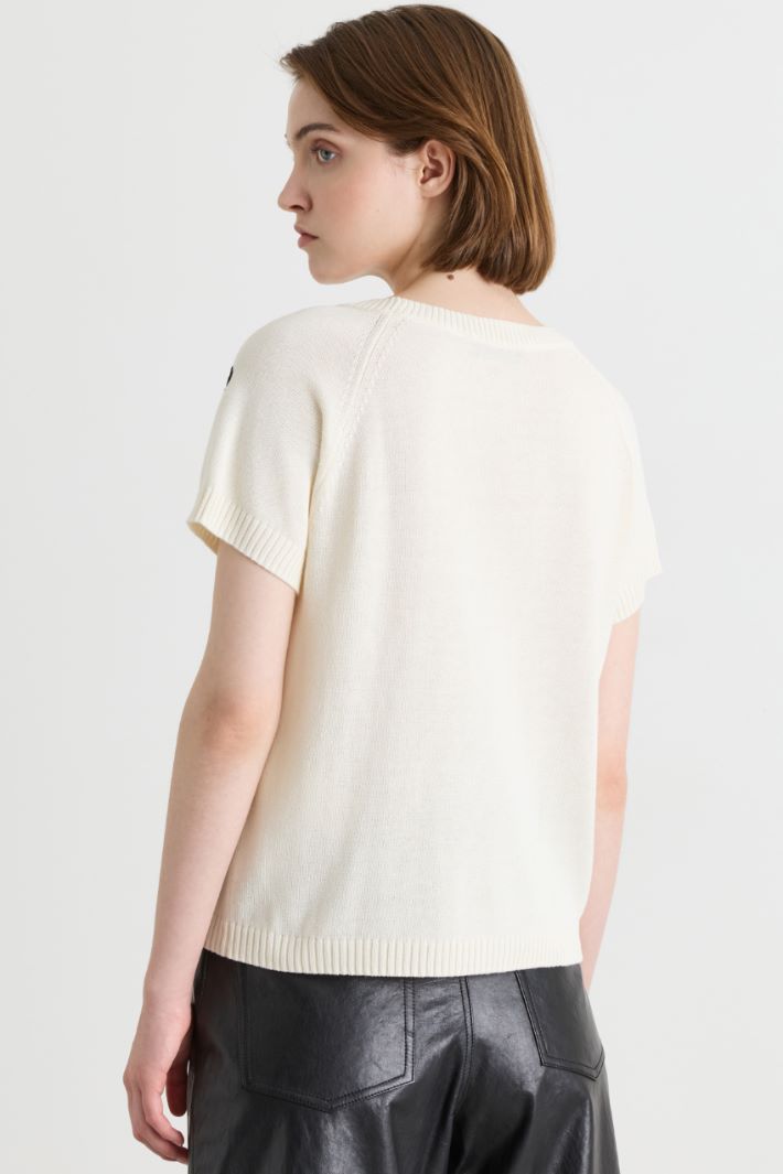 Embroidered Knitted T-shirt - WHITE BLACK - Intrend - 4