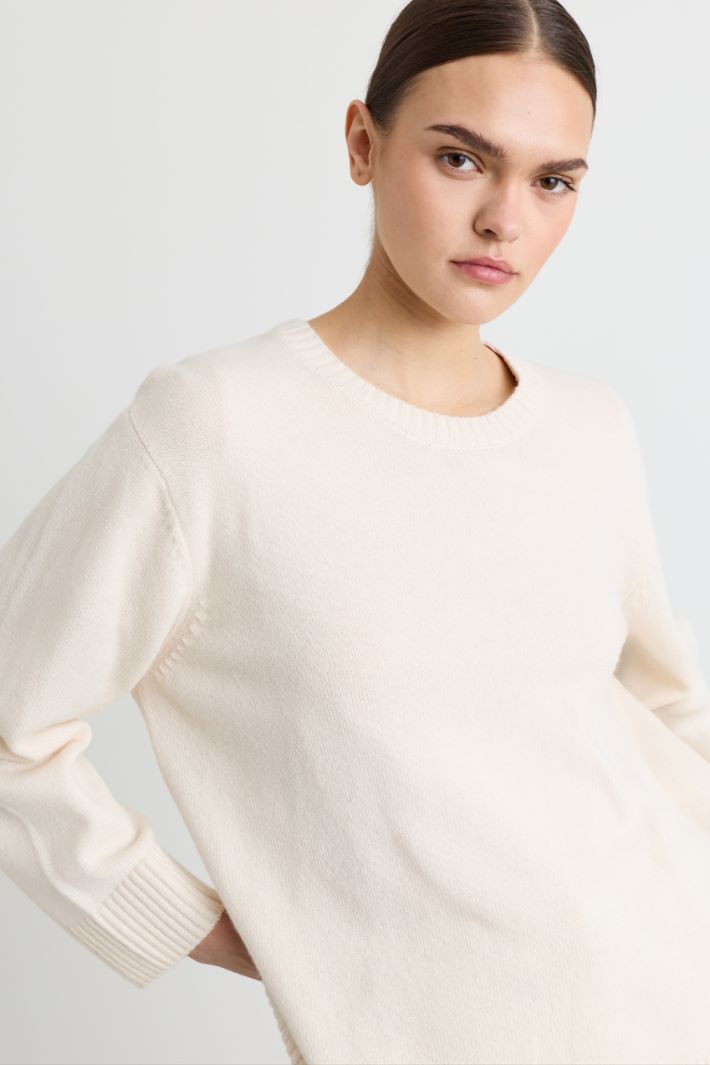 Oversized long-sleeved jumper - WHITE - Intrend - 3