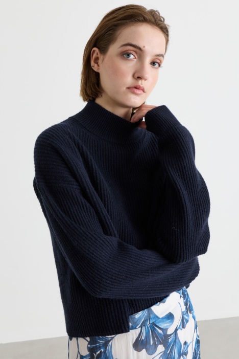 Maglia dolcevita boxy in lana