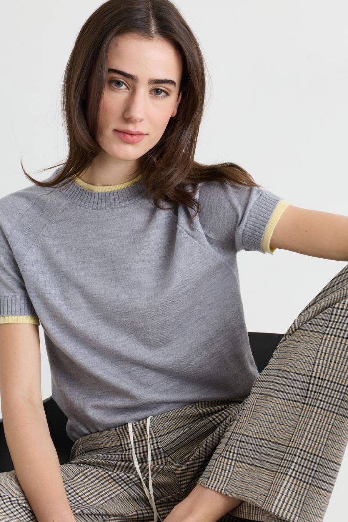 Wool T-shirt with contrast details - GRAY YELLOW - Intrend - 3