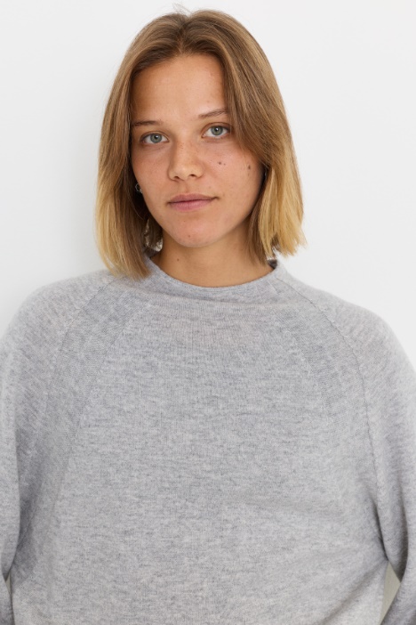 Maglia in lana e cashmere con collo a cratere