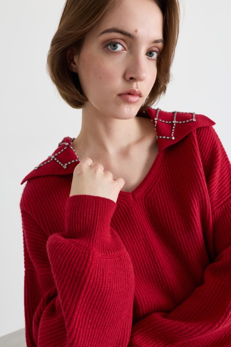 Maglia con ricami bijou