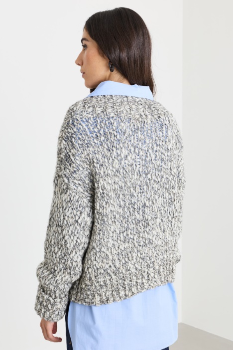 Maglia moulinè con collo a cratere