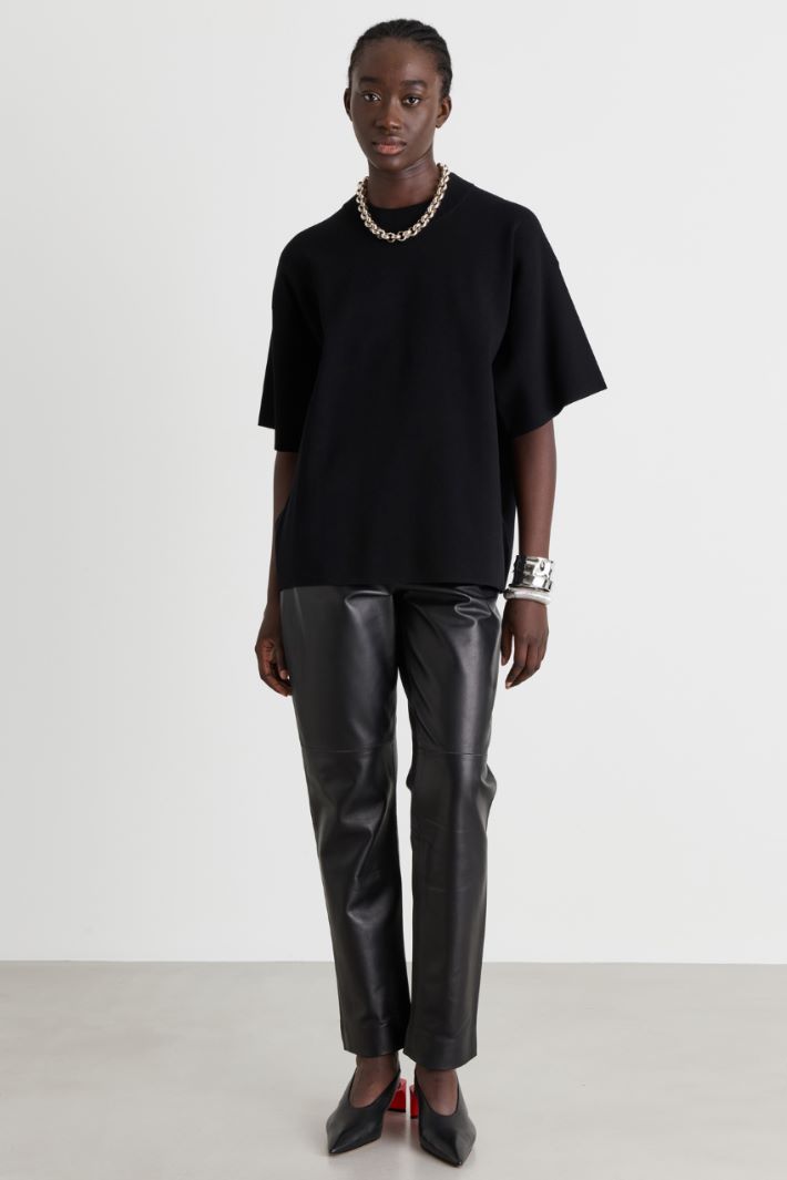 Boxy short-sleeved top - BLACK - Intrend