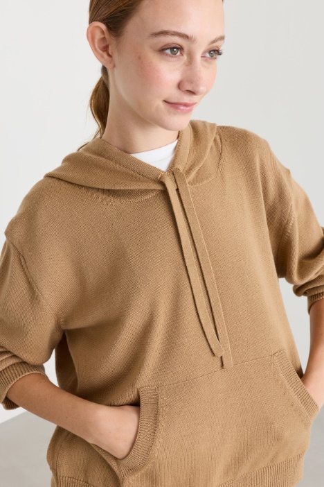 Maglia con cappuccio in lana