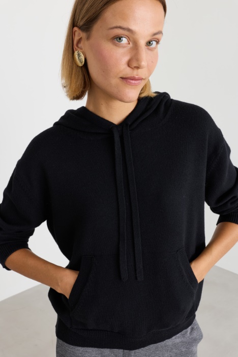 Maglia con cappuccio in lana