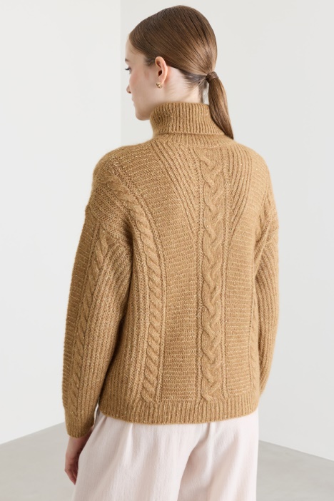 Maglia over in alpaca a trecce