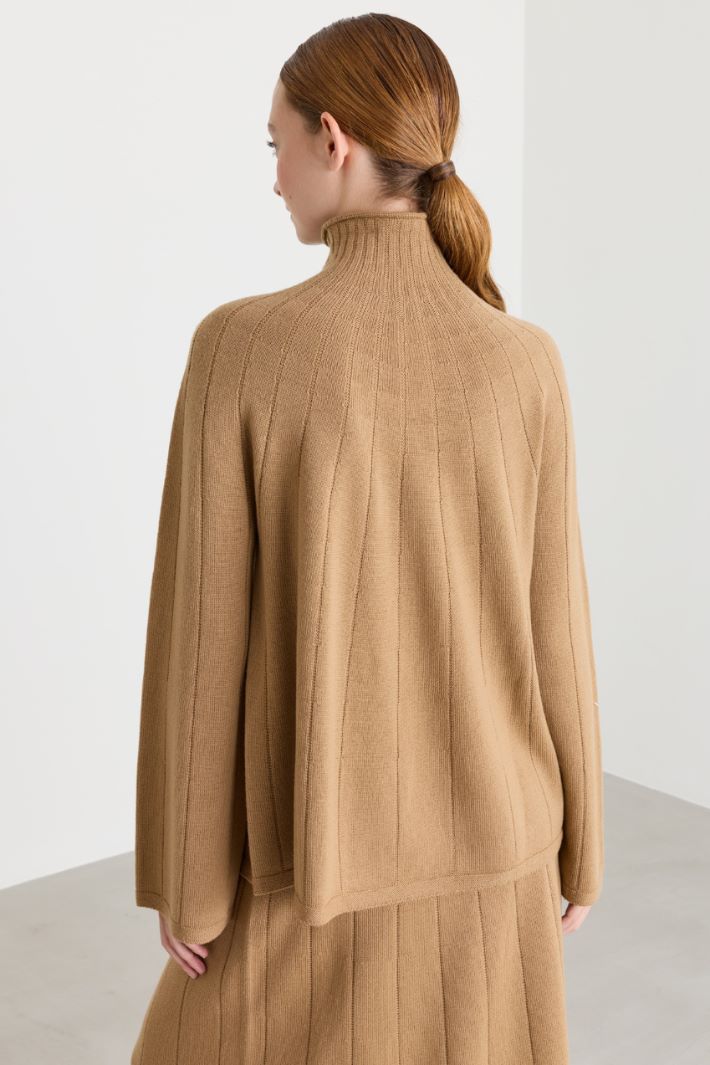 Flared-Sleeve Turtleneck Jumper - CAMEL - Intrend - 4