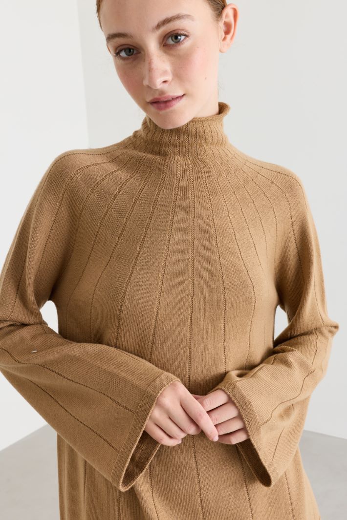 Flared-Sleeve Turtleneck Jumper - CAMEL - Intrend - 3