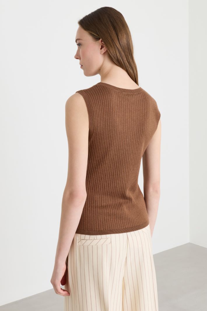Maglia aderente smanicata - MARRONE - Intrend - 4