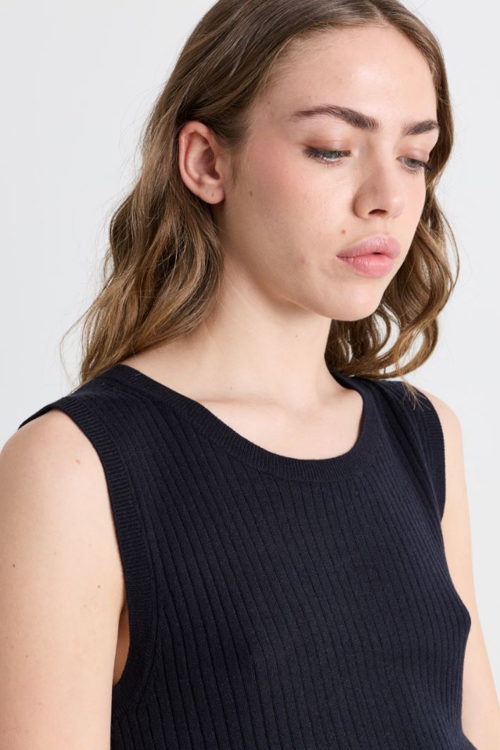 Maglia aderente smanicata - BLU - Intrend - 3