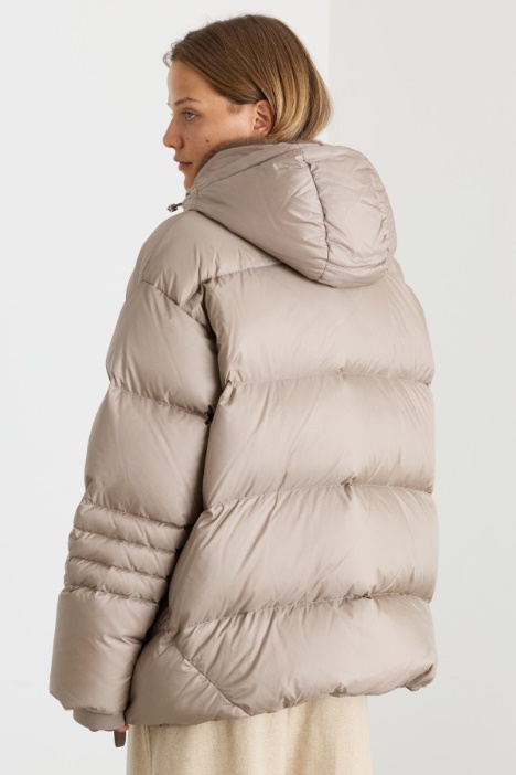 Piumino oversize con cappuccio