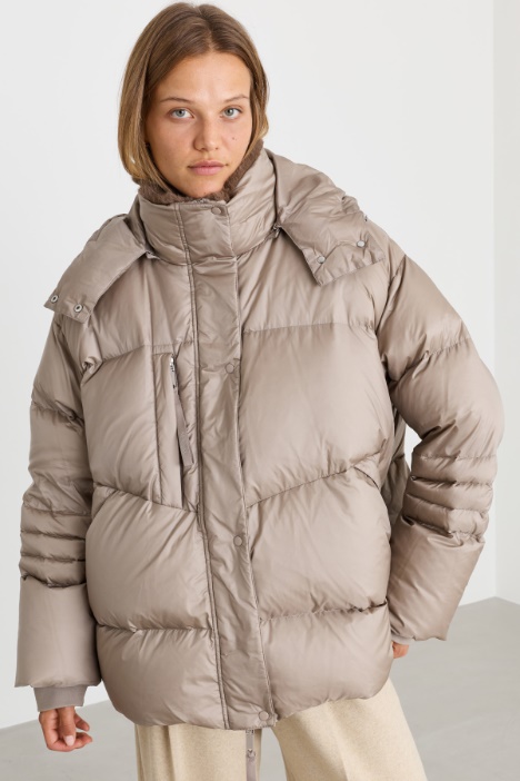 Piumino oversize con cappuccio