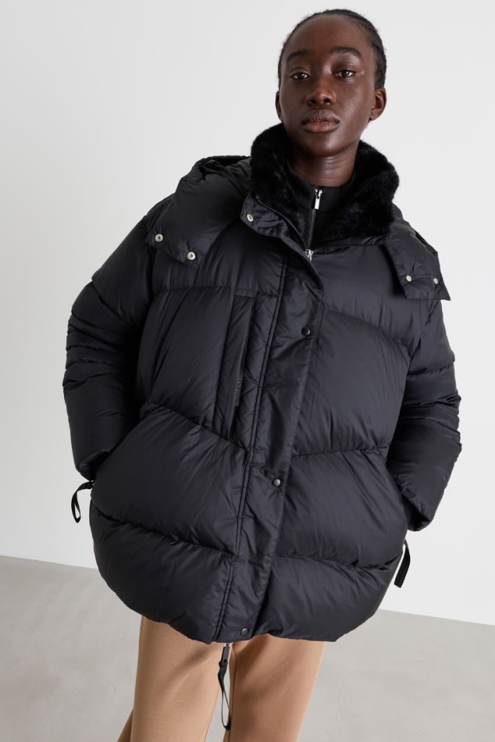 Piumino oversize con cappuccio - NERO - Intrend - 2