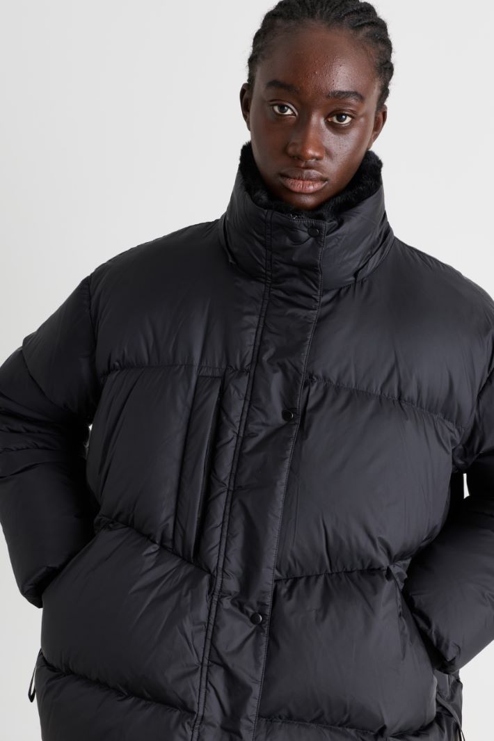 Piumino oversize con cappuccio - NERO - Intrend - 3