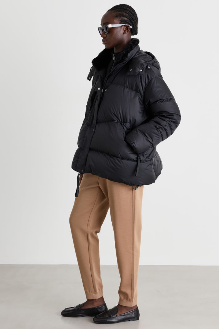 Piumino oversize con cappuccio - NERO - Intrend