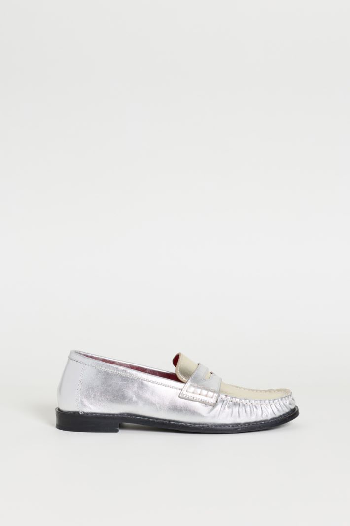 Mocasines de piel laminada - PLATA - Intrend