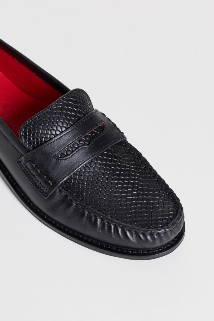 Mocasines de piel laminada - NEGRO - Intrend - 4