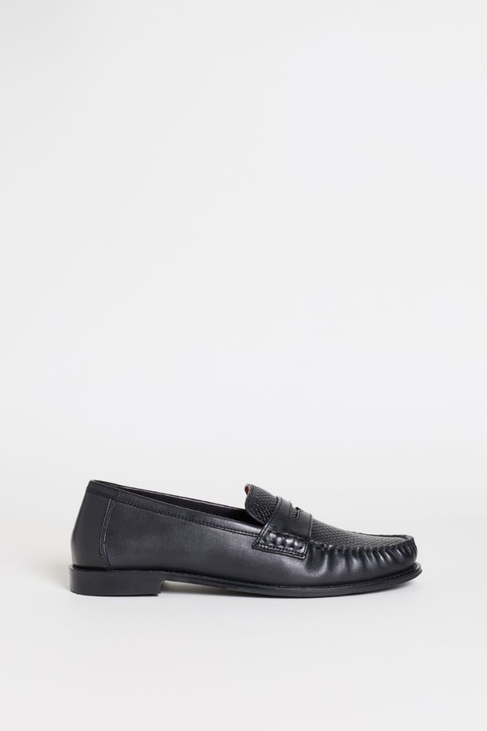 Mocasines de piel laminada - NEGRO - Intrend