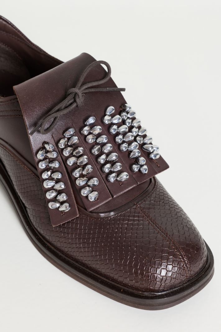 Zapatos brogue de piel con fleco joya - MARRÓN - Intrend - 4