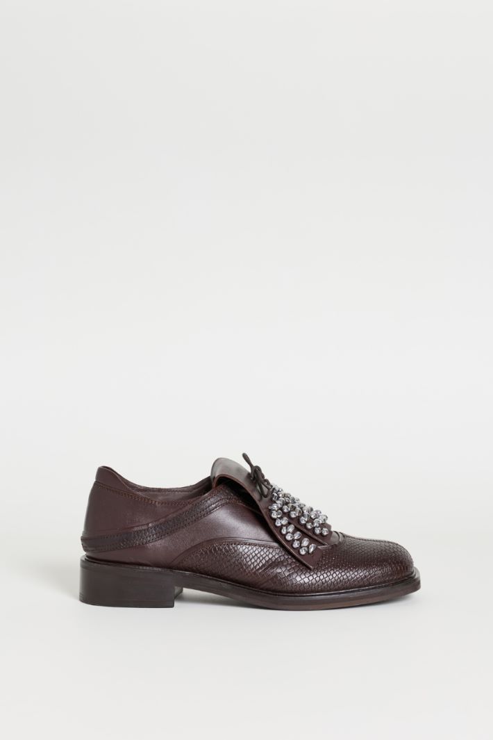 Zapatos brogue de piel con fleco joya - MARRÓN - Intrend