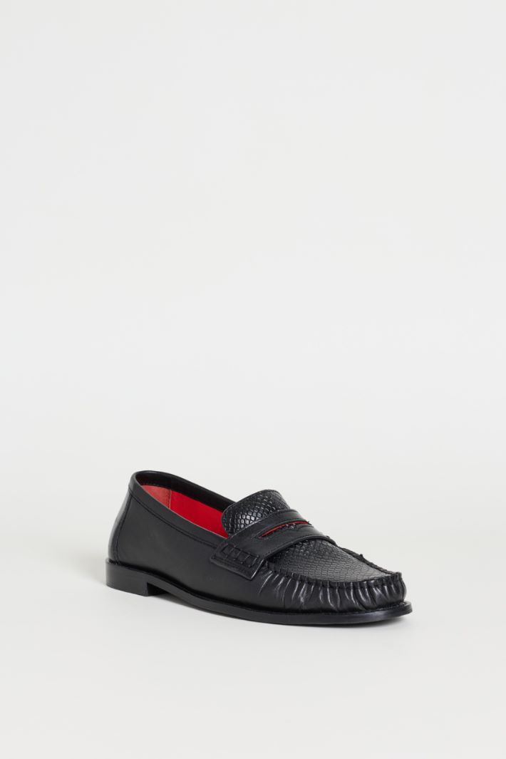 Mocasines con estampado efecto reptil - NEGRO - Intrend - 2